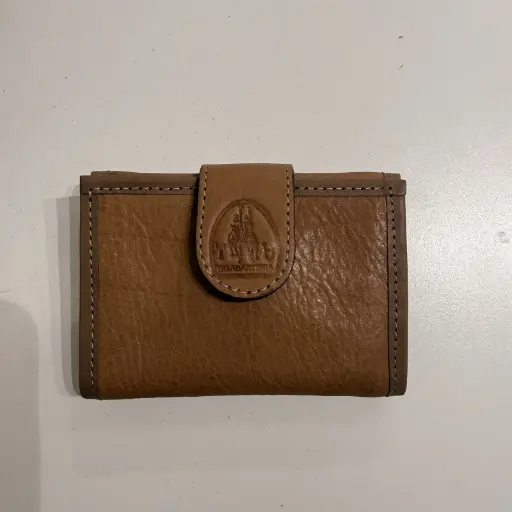 [BIL-006M] BILLETERA TRIPLE DAMA CUERO MAIZ (110)